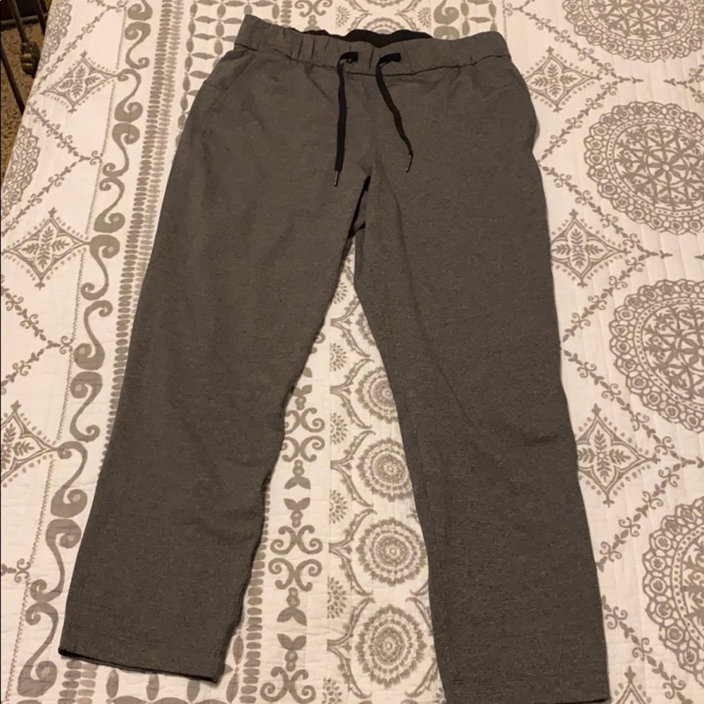 on the fly Lululemon joggers! Worn once!